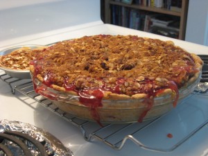 Peach-raspberry pie with oatmeal crumb topping