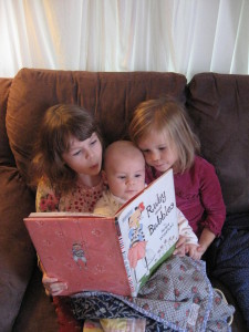 Little Hen reading to her siblings